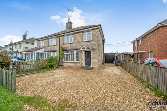 Longleaze, Royal Wootton Bassett... 3 bed semi