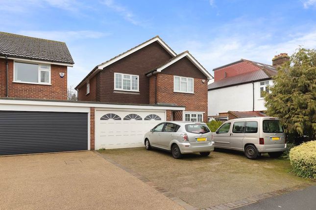 6 bed link detached house