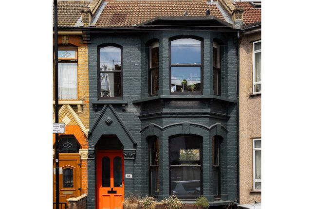 Malvern Road, London E11 3 bed terraced house for sale