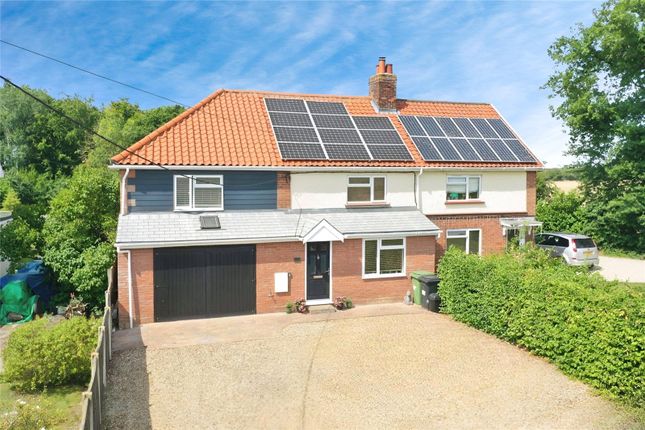 Chapel Road, Spooner Row, Wymondham... 3 bed semi