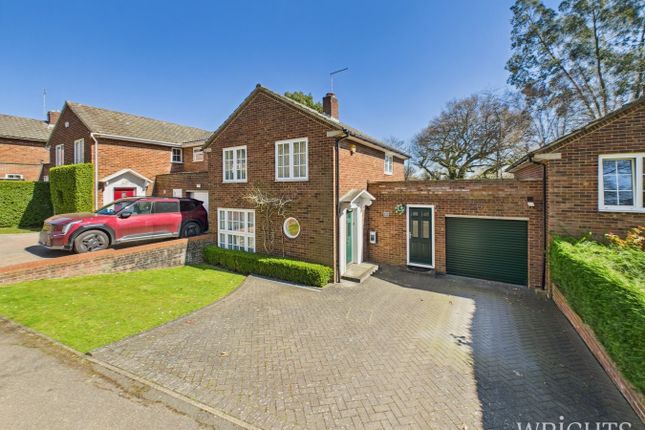 Pentley Park, Welwyn Garden City AL8 3 bed link detached house for sale