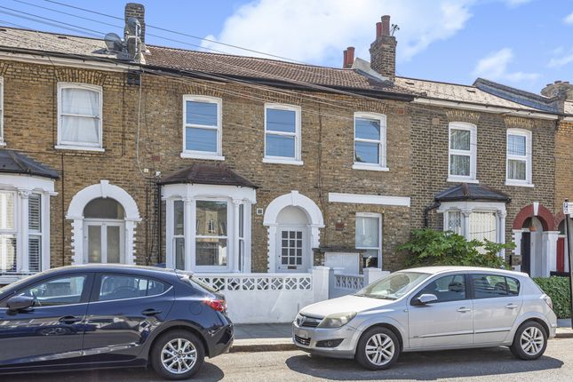 Kimberley Avenue, London, SE15 3 bed flat for sale