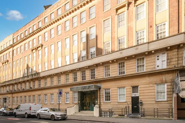 3 bedroom flat for sale