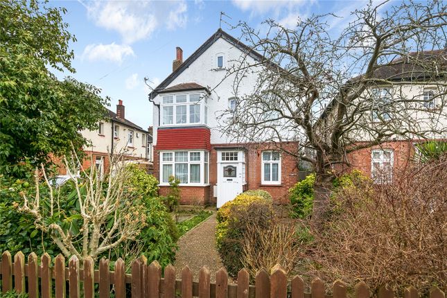 Chestnut Avenue, Hampton, TW12 2 bed apartment for sale