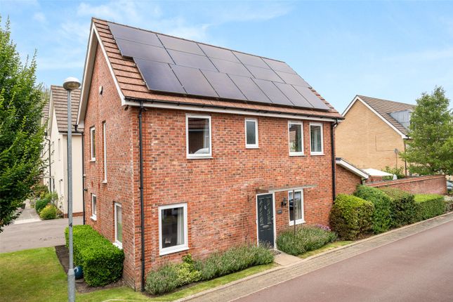 Vickers Row, Berkshire RG12 3 bed detached house for sale
