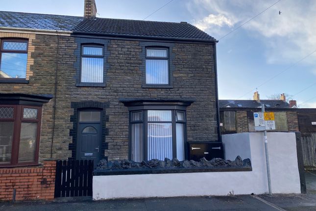Woodland Road, Neath, Neath Port Talbot. 2 bed flat for sale