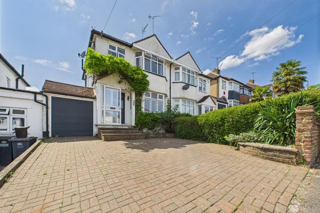 Lyndhurst Road, Coulsdon CR5 3 bed semi