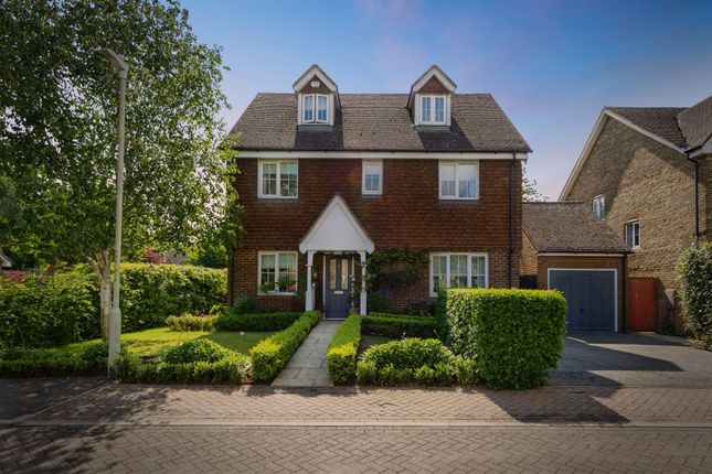 5 bed detached house
