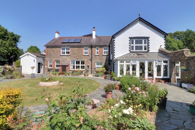6 bedroom detached house for sale