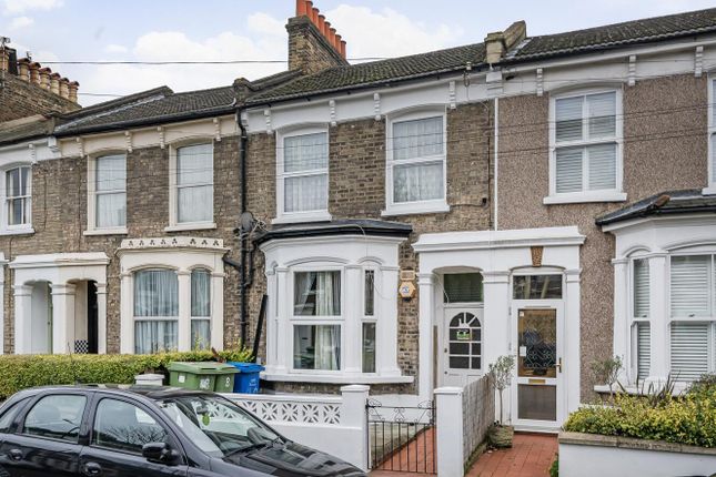 Nutcroft Road, Peckham, London, SE15 2 bed flat for sale