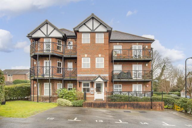 Shrubbery Close, High Wycombe HP13 2 bed apartment for sale