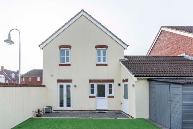 3 bedroom link detached house for sale