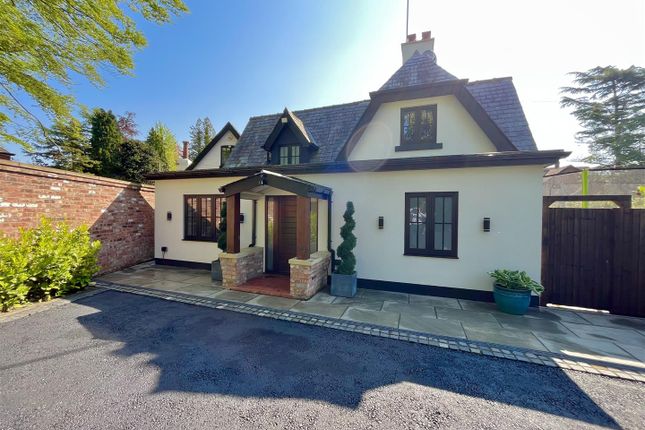 Wilmslow Park North, Wilmslow 3 bed detached house for sale