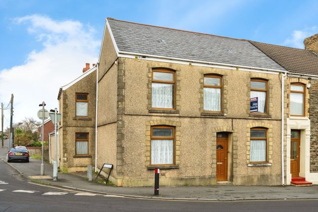4 bedroom end of terrace house for sale