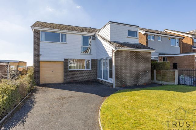 Moorside View, Drighlington, BD11 4 bed detached house for sale