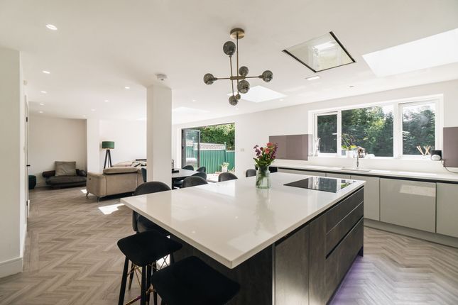 5 bedroom semi-detached house for sale