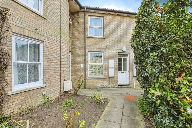 2 bedroom ground floor flat for sale
