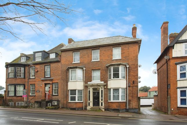 4 bedroom flat for sale