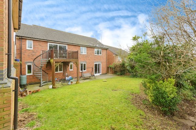 5 bedroom detached house for sale