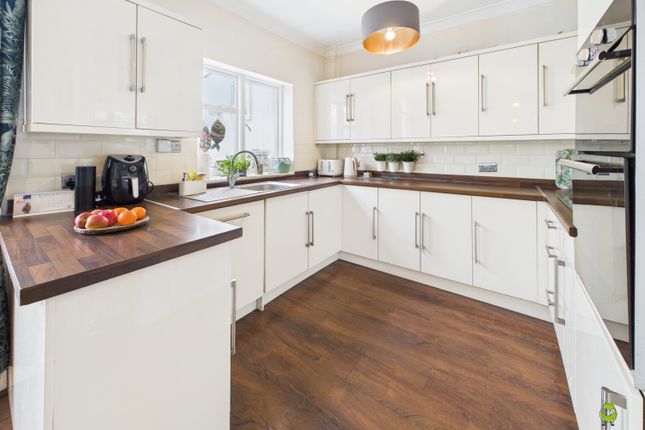 Ethronvi Road, Bexleyheath, Kent, DA7 3 bed semi