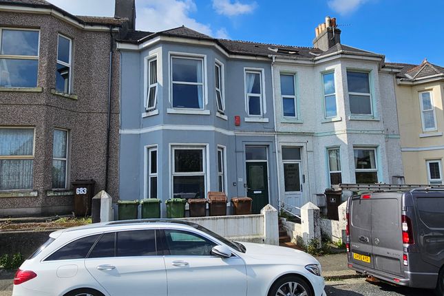 5 bed detached house