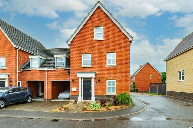 Viscount Close, Diss IP22 4 bed link detached house for sale
