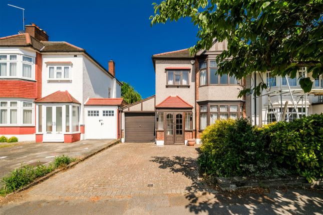 Monmouth Avenue, South woodford 3 bed house for sale