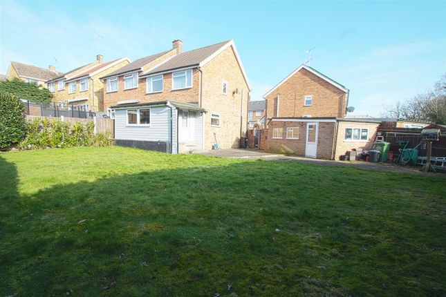 Balmoral Close, Billericay CM11 3 bed semi