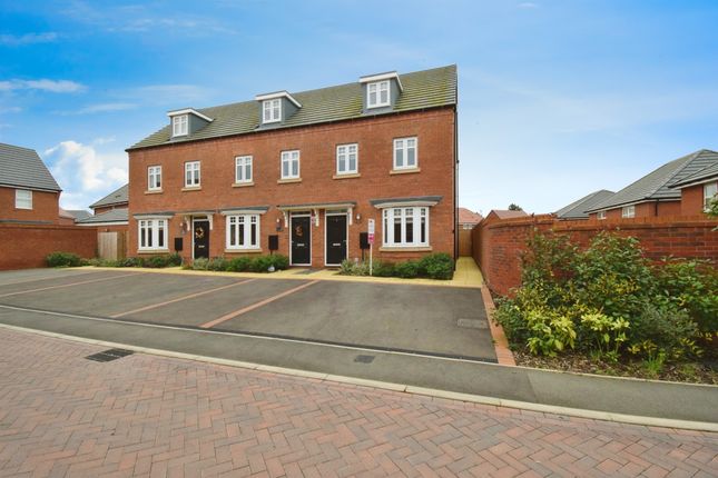 3 bed end terrace house