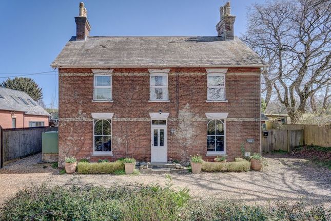 Fordingbridge SP6 4 bed country house for sale