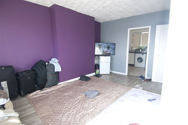 3 bed flat
