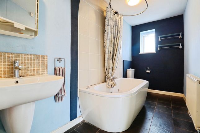 1 bedroom ground floor flat for sale