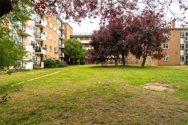 Streatham Hill, London, SW2 2 bed apartment for sale