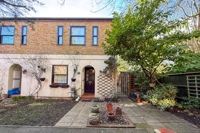 3 bed end terrace house