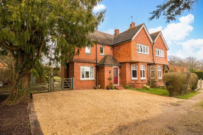 Newchapel Road, Lingfield RH7 3 bed semi