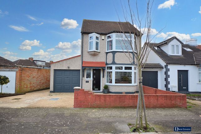 Harwood Avenue, Hornchurch, RM11 3 bed detached house for sale