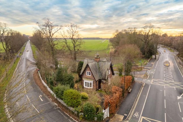 Mount Vale, York 2 bed detached house for sale