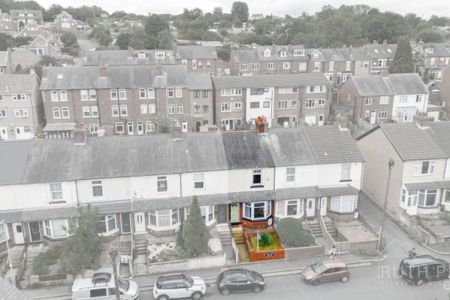Cross Park Avenue, Castleford WF10 2 bed terraced house for sale