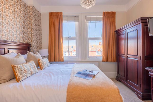 8 bedroom semi-detached house for sale