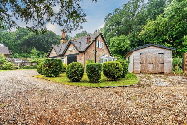 CLAY LANE, HEADLEY, KT18 3 bed detached house for sale