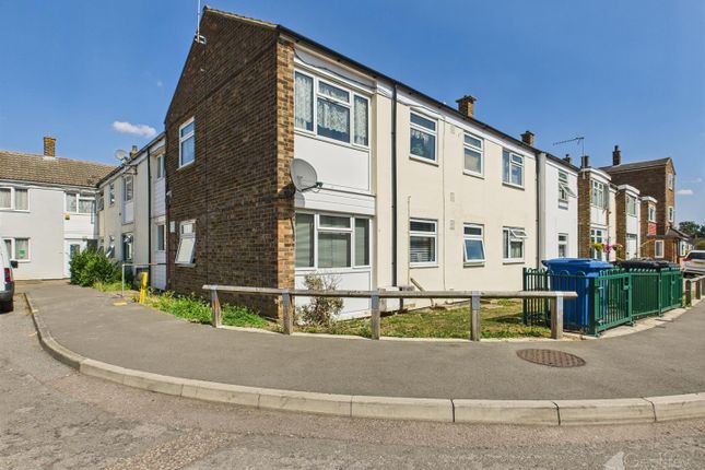 Hornbeams, Harlow CM20 2 bed flat for sale