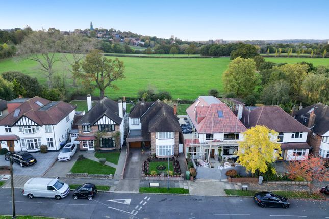 4 bed detached house