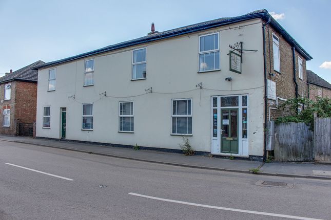 6 bedroom semi-detached house for sale