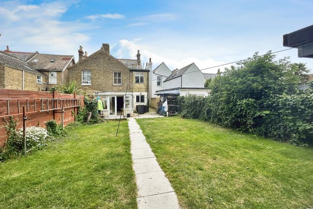 Queens Gardens, Herne Bay 2 bed flat for sale