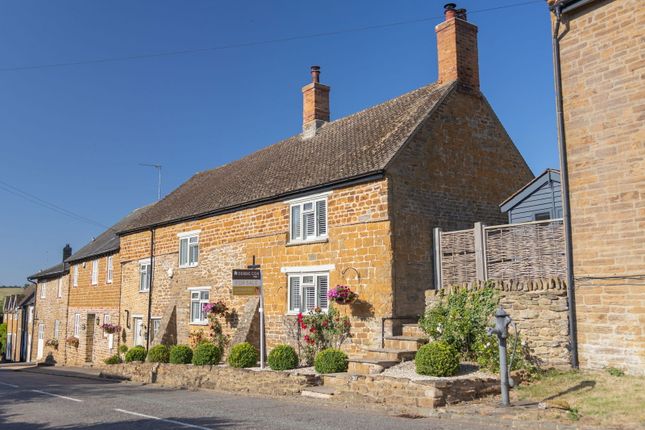 Church Street, Newnham NN11 4 bed cottage for sale