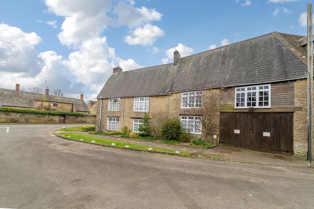Roundtown Aynho Banbury, Oxfordshire... 3 bed cottage for sale