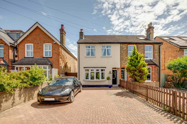 Furlong Road, Bourne End... 2 bed semi
