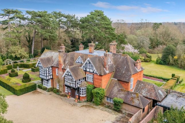 Newchapel Road, Lingfield RH7 7 bed detached house for sale