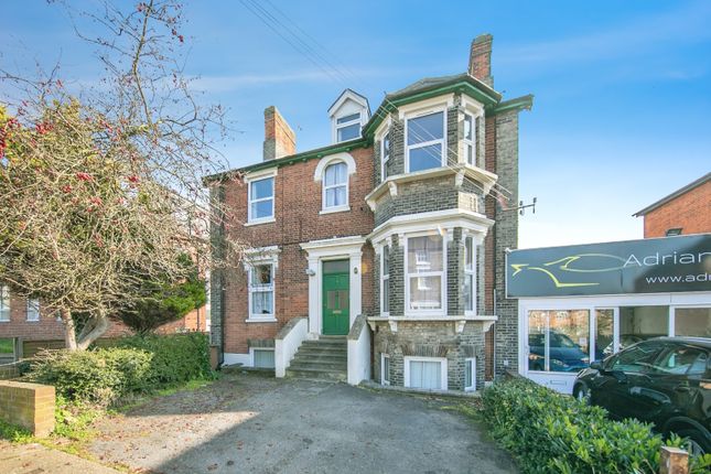 6 bedroom detached house for sale