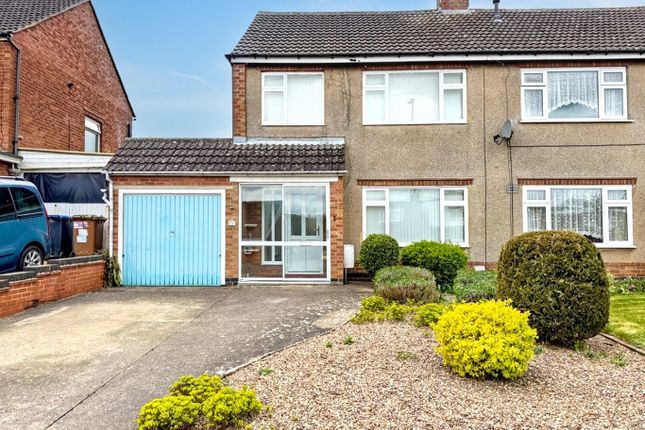 St. Augustin Way, Daventry, NN11 4EG 3 bed semi